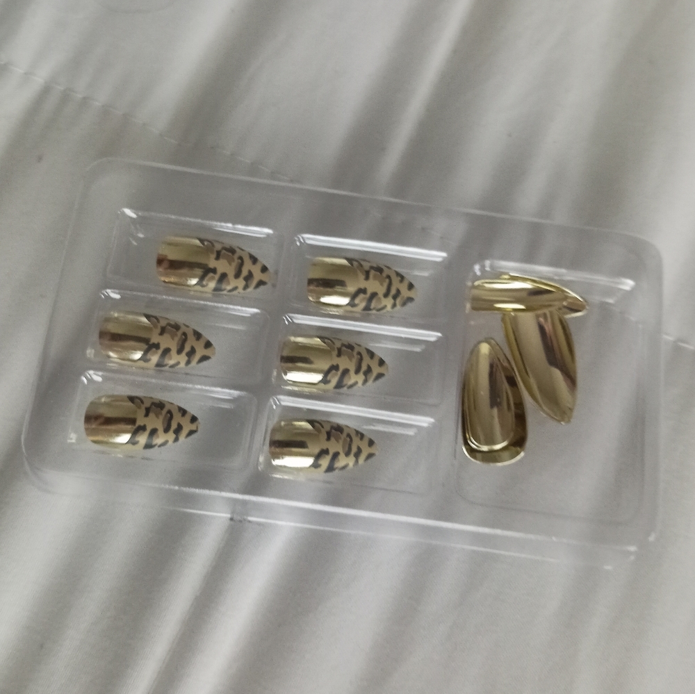 New acrylic leopard and gold mirror nails